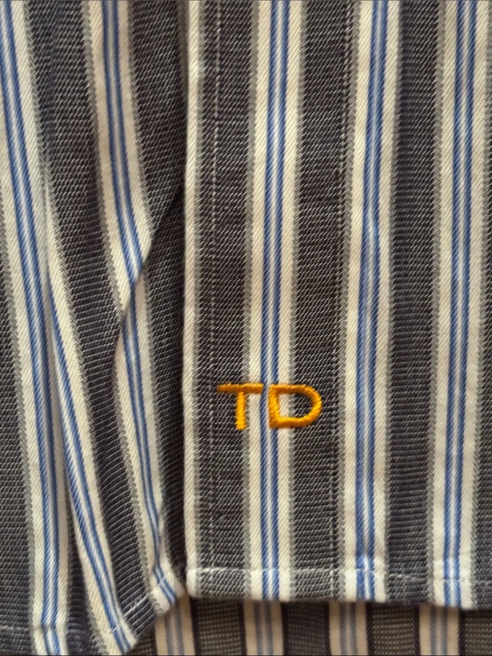Thomas Dean Men's Gray and White Vertical Stripe Button-Down Shirt